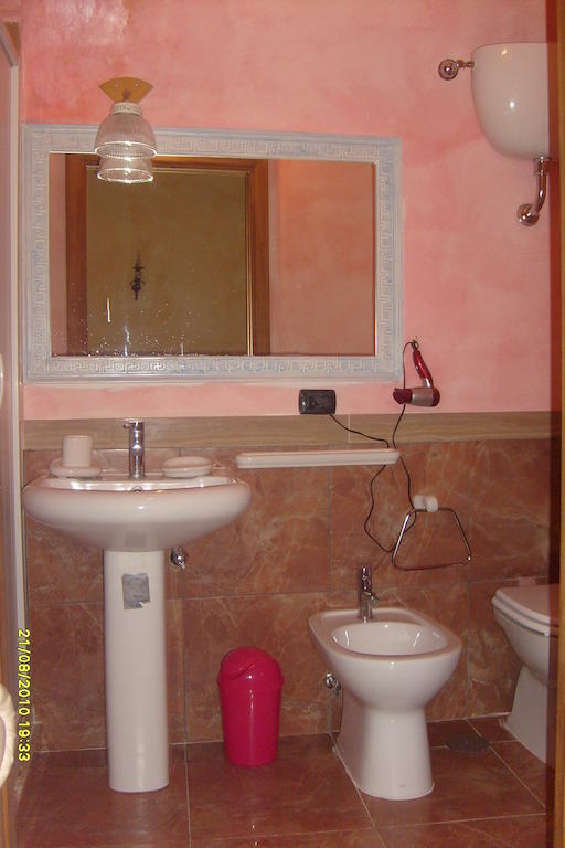B&B Carolina Plebiscito R. Naples Room photo